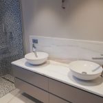 top bagno in marmo bianco lasa spinella marmi group 
